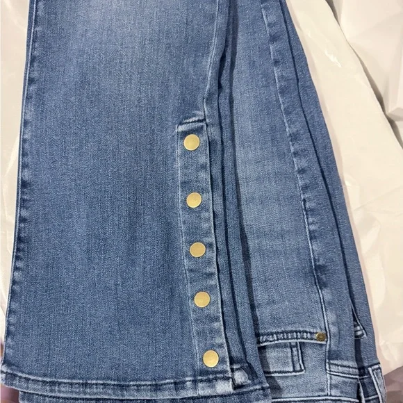 🤠🎀GUESS Women's Boot Cut Jeans in Classic Blue - Picture 10 of 10